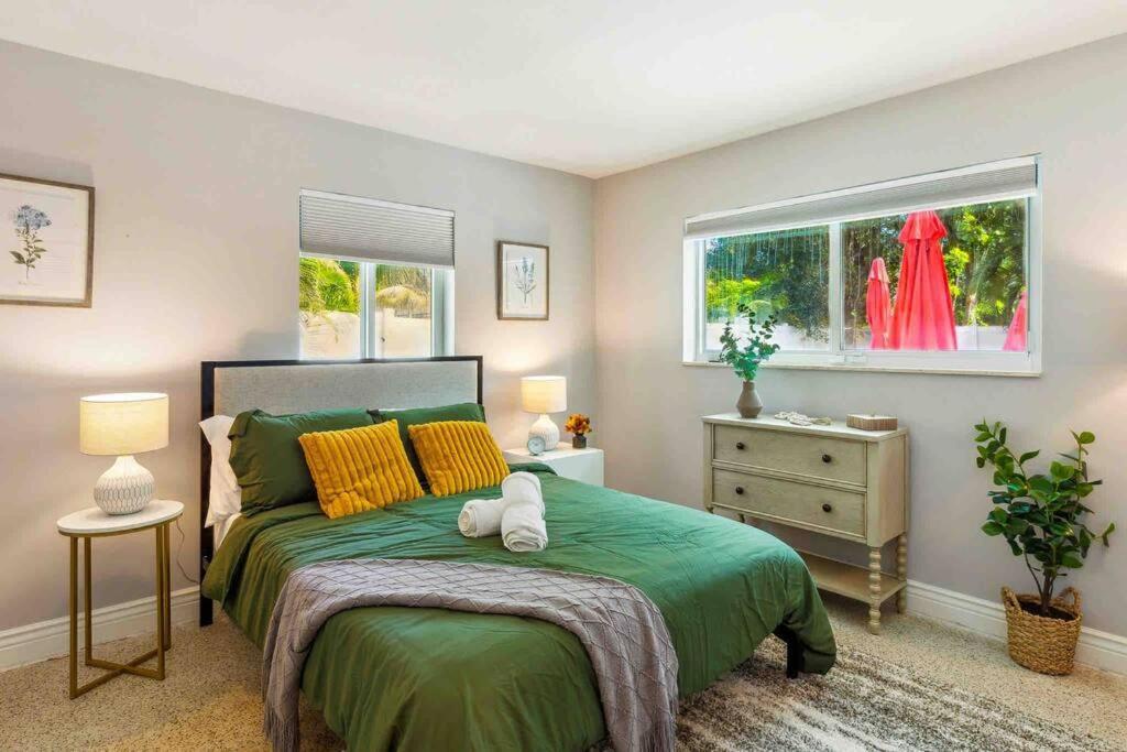 Private Oasis With Pool Near Beaches, Dining & Las Olas Fort Lauderdale Bagian luar foto