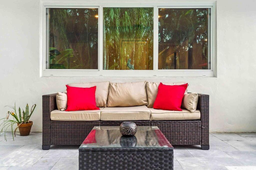 Private Oasis With Pool Near Beaches, Dining & Las Olas Fort Lauderdale Bagian luar foto