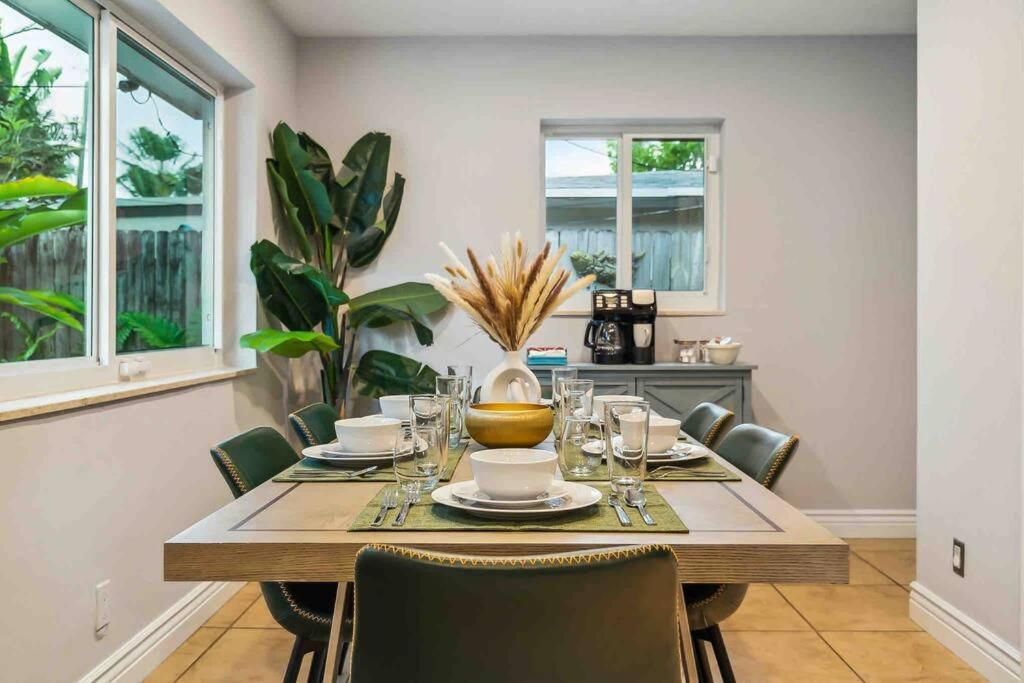 Private Oasis With Pool Near Beaches, Dining & Las Olas Fort Lauderdale Bagian luar foto